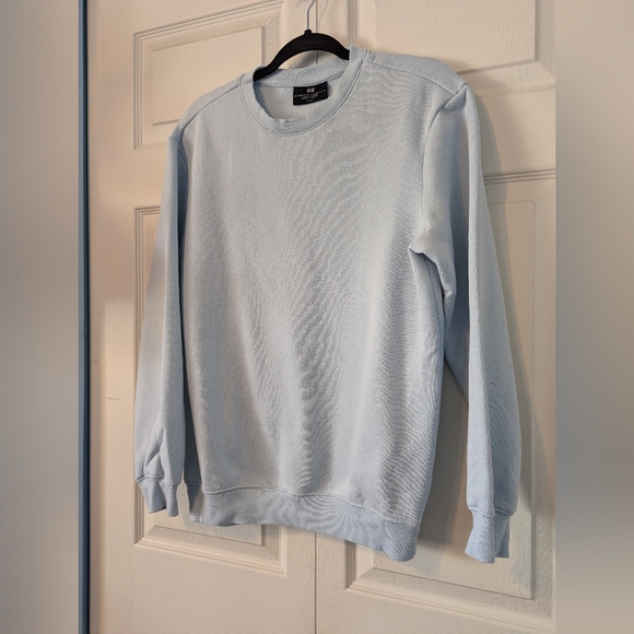 3/$20! H&M Mens Basic Crewneck Sweatshirt - Light Blue - Picture 3 of 14
